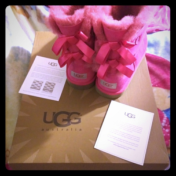 UGG Boots - Picture 1 of 8